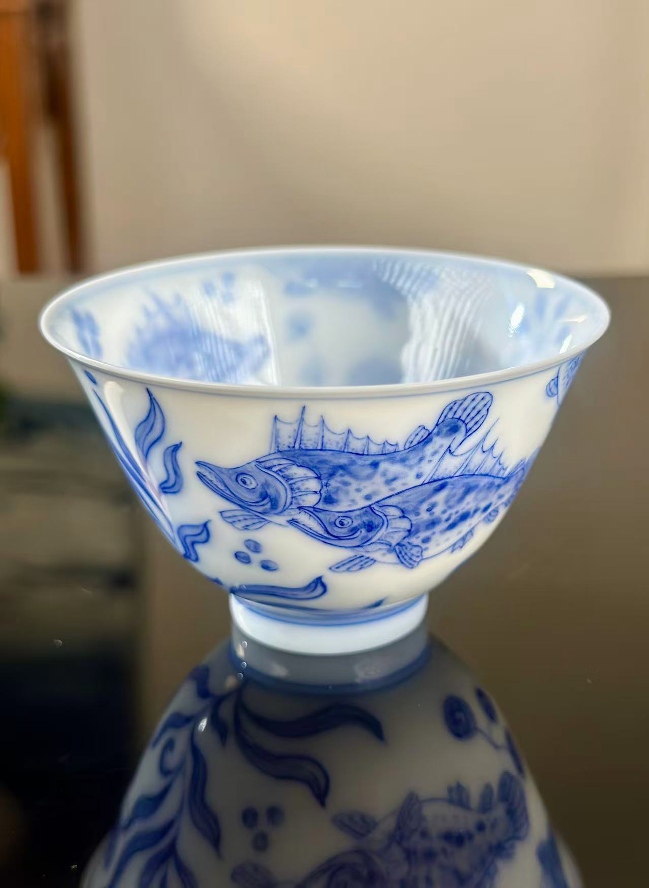 Handpainted Chinese Traditional Fish Pattern Blue and White Porcelain Jingdezhen Super Thin eacup