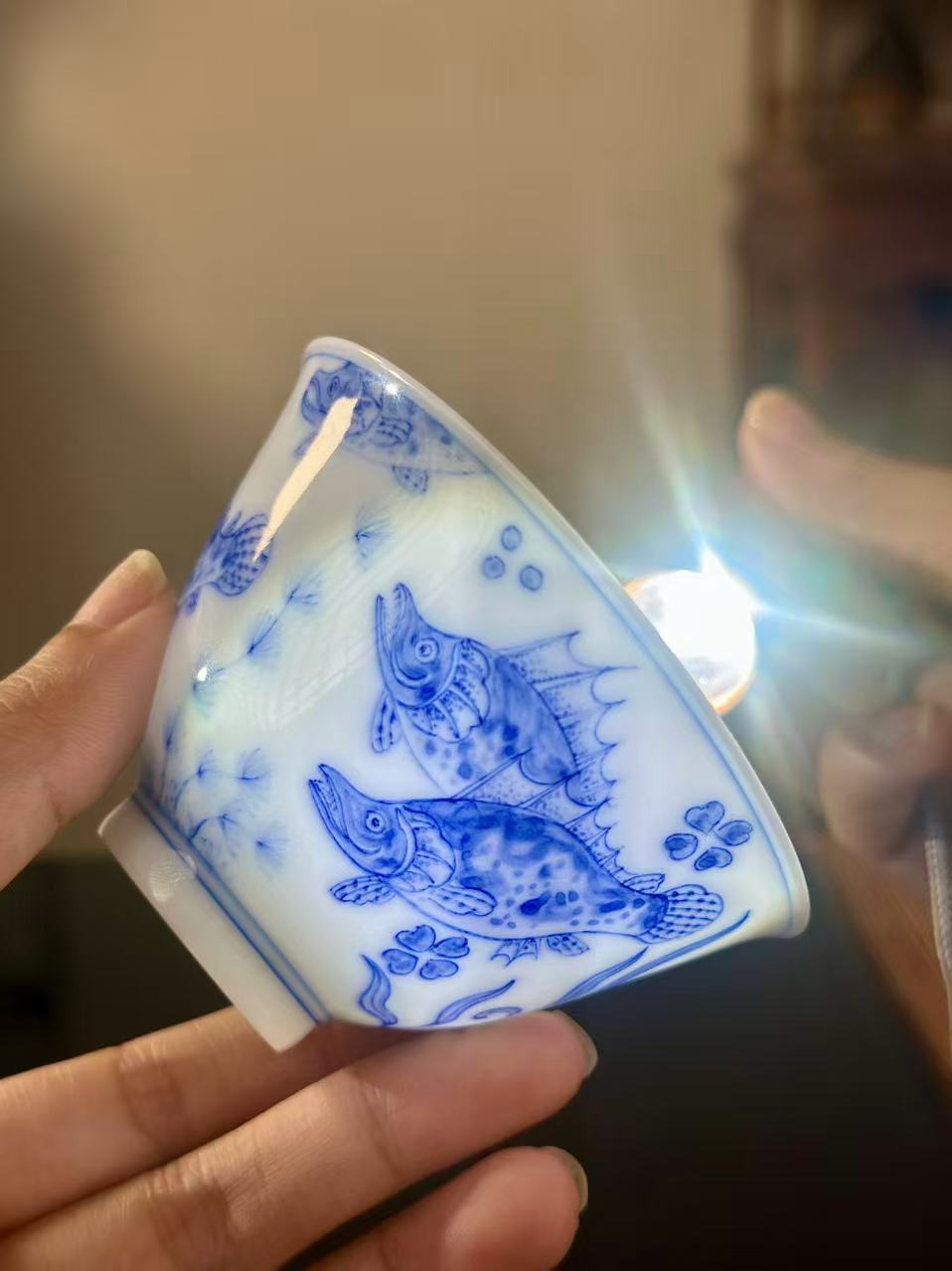 Handpainted Chinese Traditional Fish Pattern Blue and White Porcelain Jingdezhen Super Thin eacup