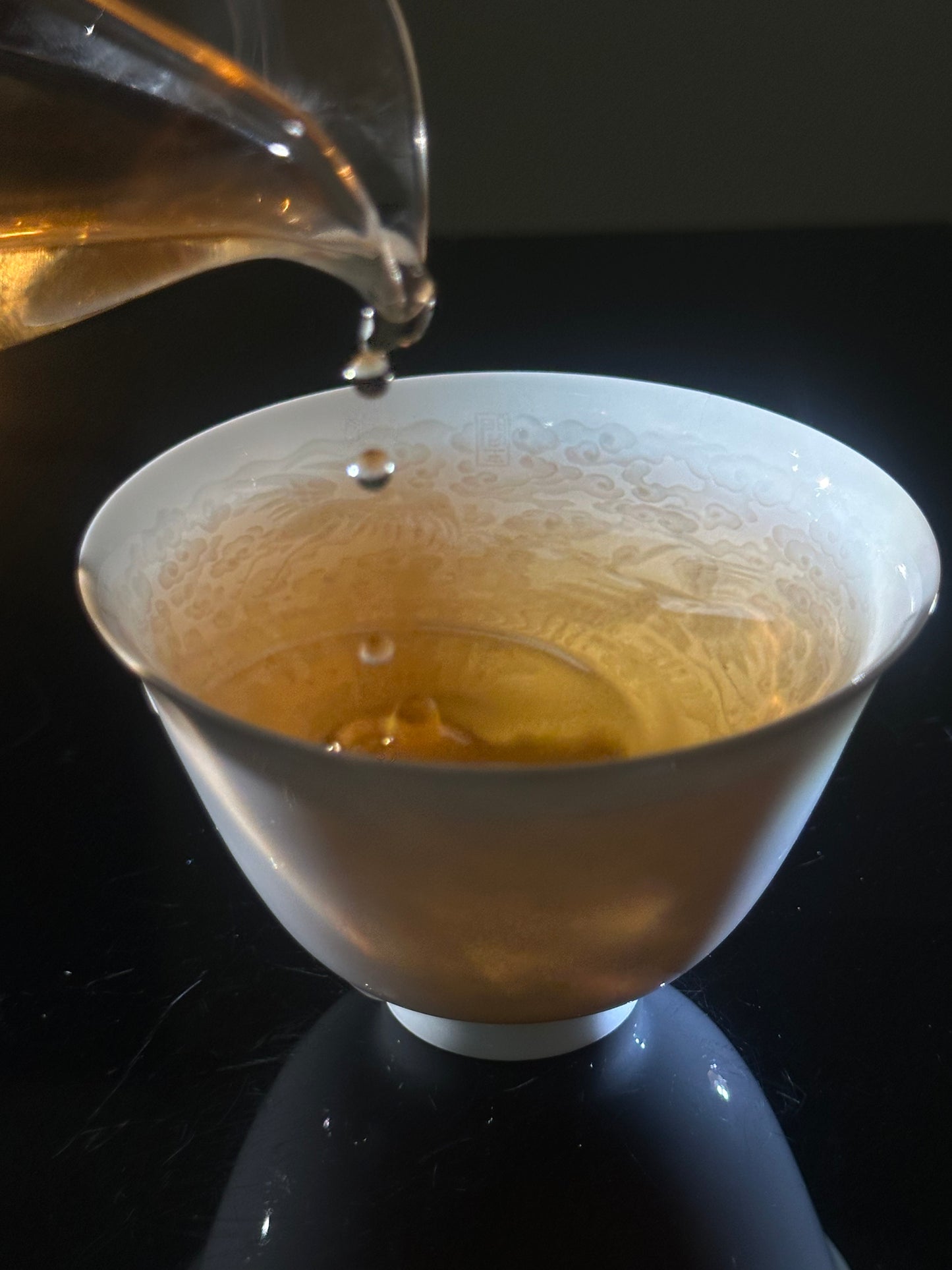 Handmade Chinese Jingdezhen Artwork Intimal Imprint Neimoyin Chinese Crane Super Thin Teacup