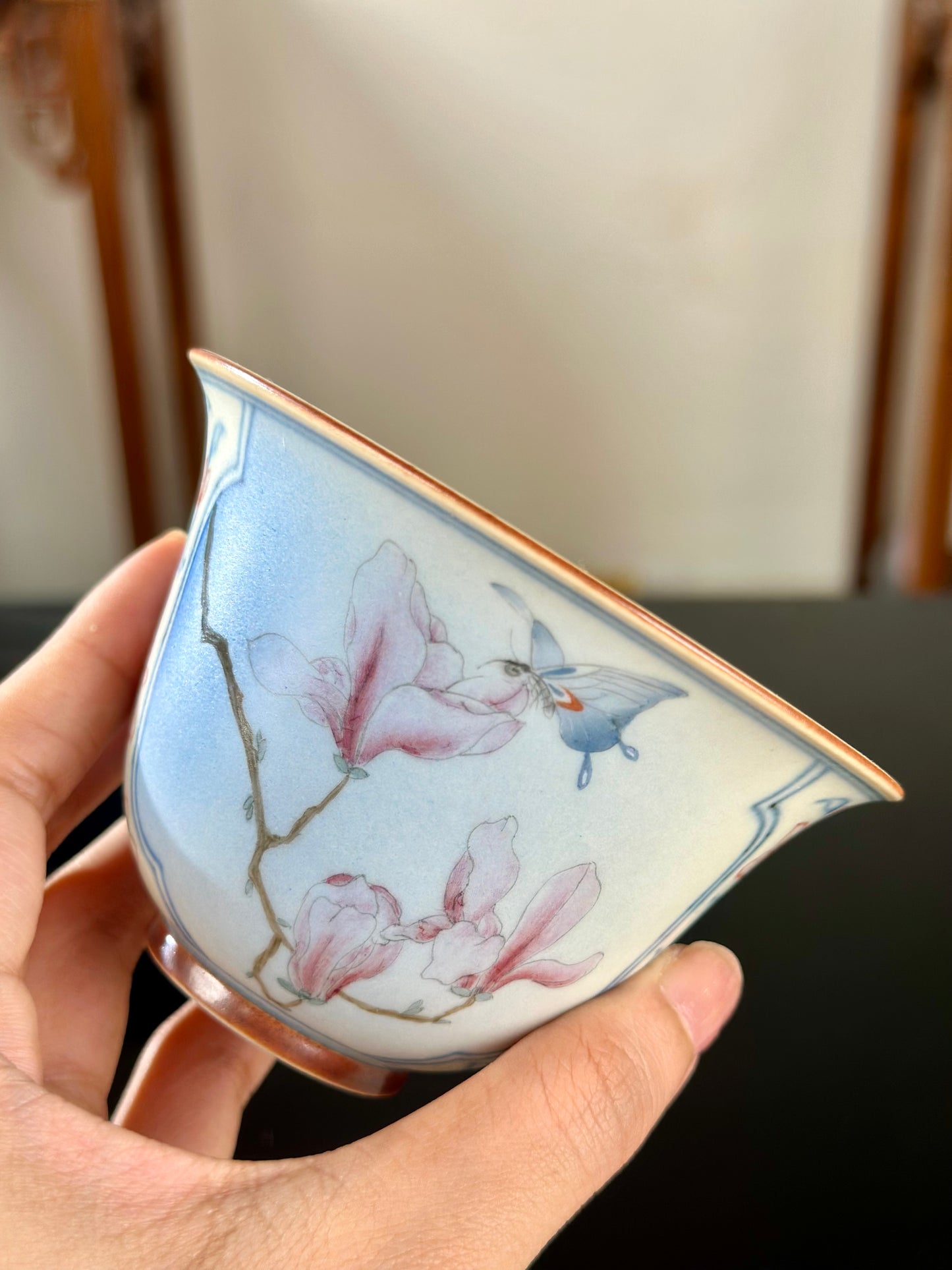 Handpainted Chinese High End Famille Rose Blue White Porcelain Gaiwan Flower and Butterfly Pattern Teapot