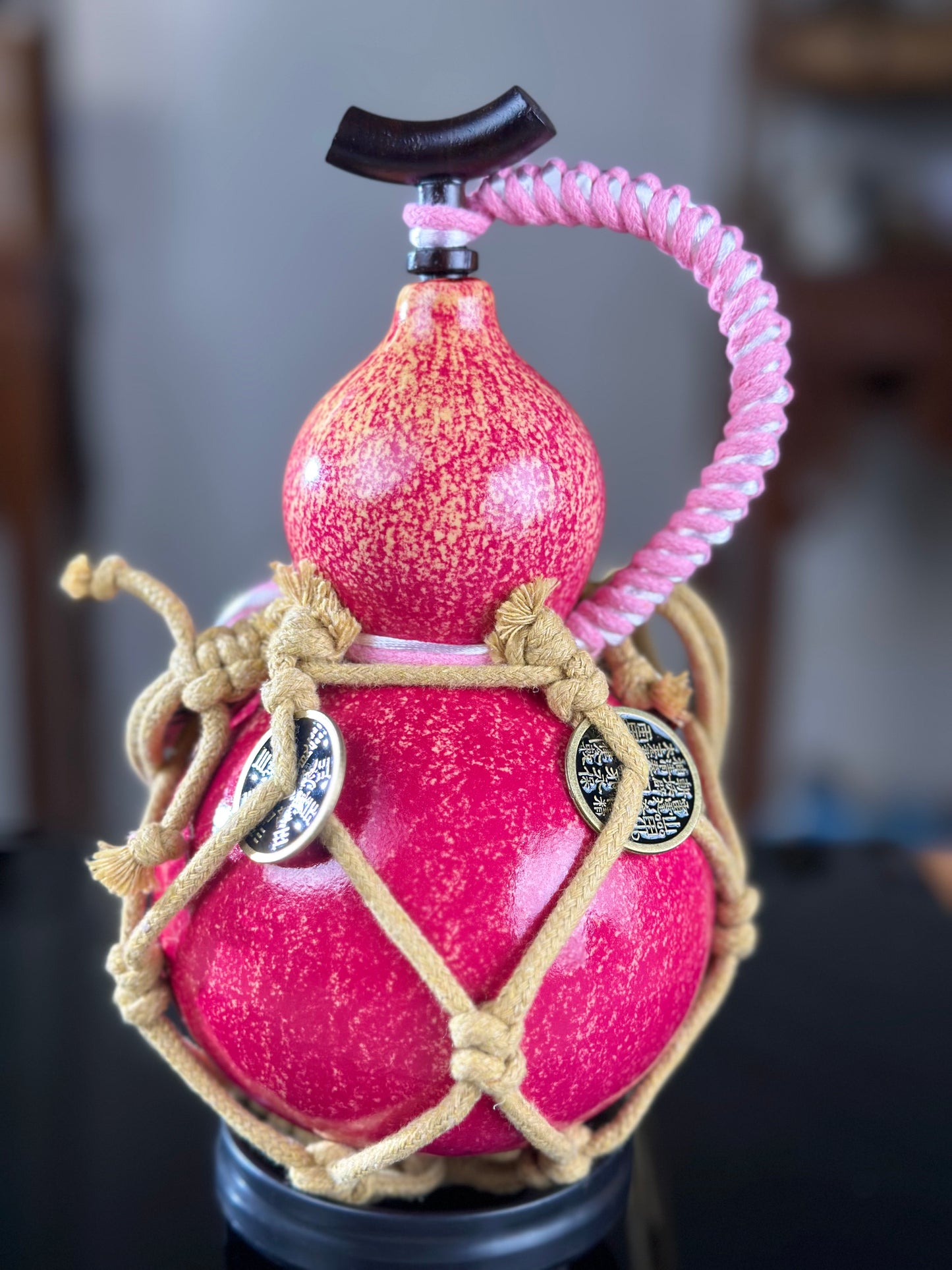 Hand dyed Fengshui Ornament Bright Pink Chinese Lacquerware Hulu Natural Gourd Water Tea Container Classical Home Decor