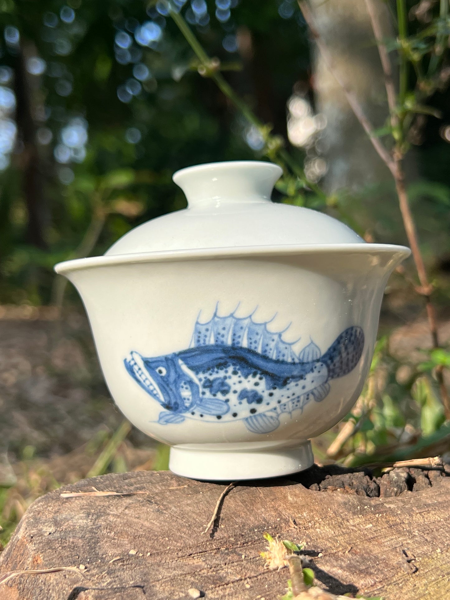 Hand Painted Chinese Blue and White Underglaze Red Porecelain Gaiwan Gui Fish Pattern Teaware Jingdezhen Master Ceramic Artwork