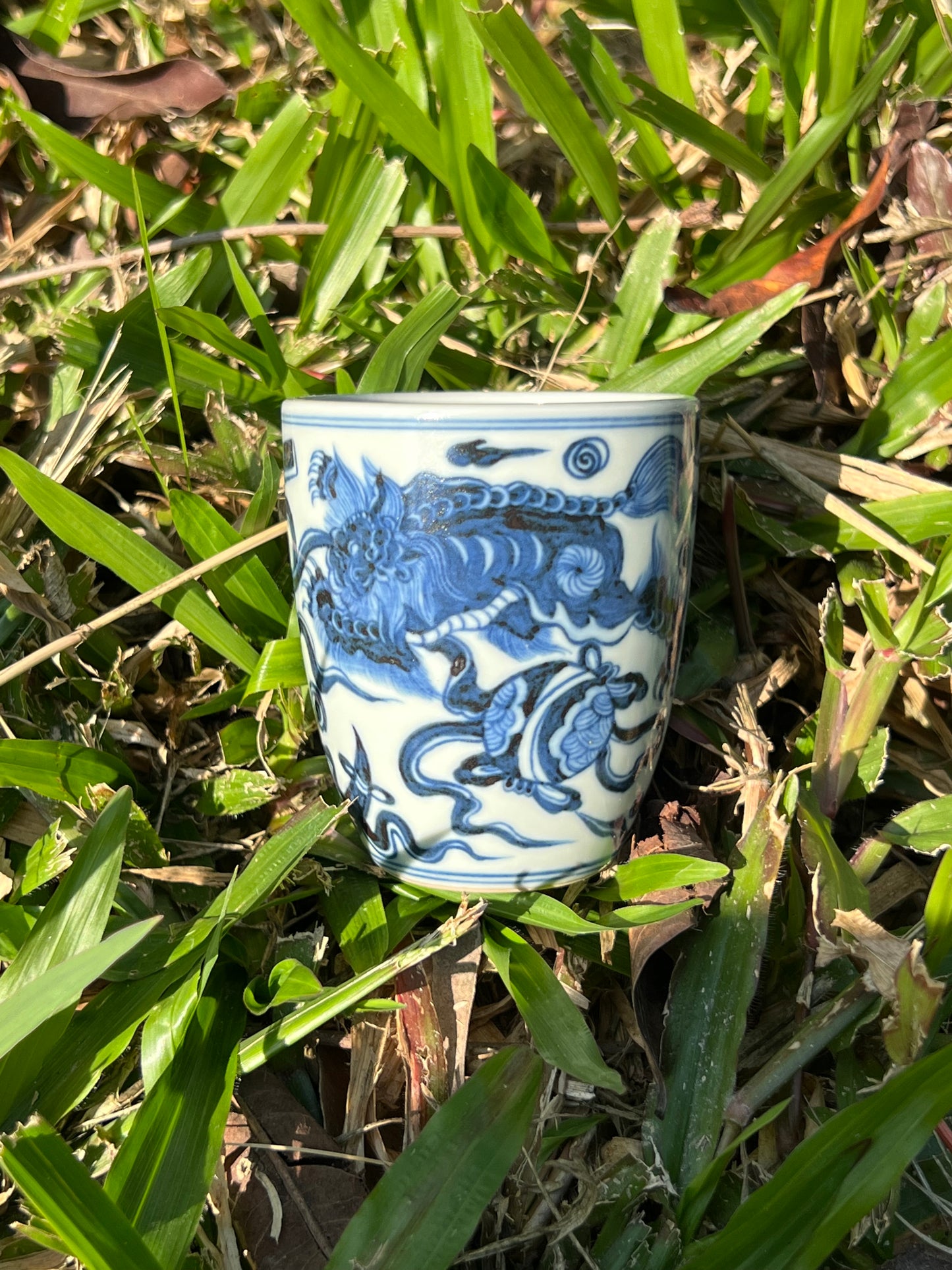 Hand Painted Chinese Blue And White Porcelain Traditional Lion Teacup Jingdezhen Master Ceramic Artwork