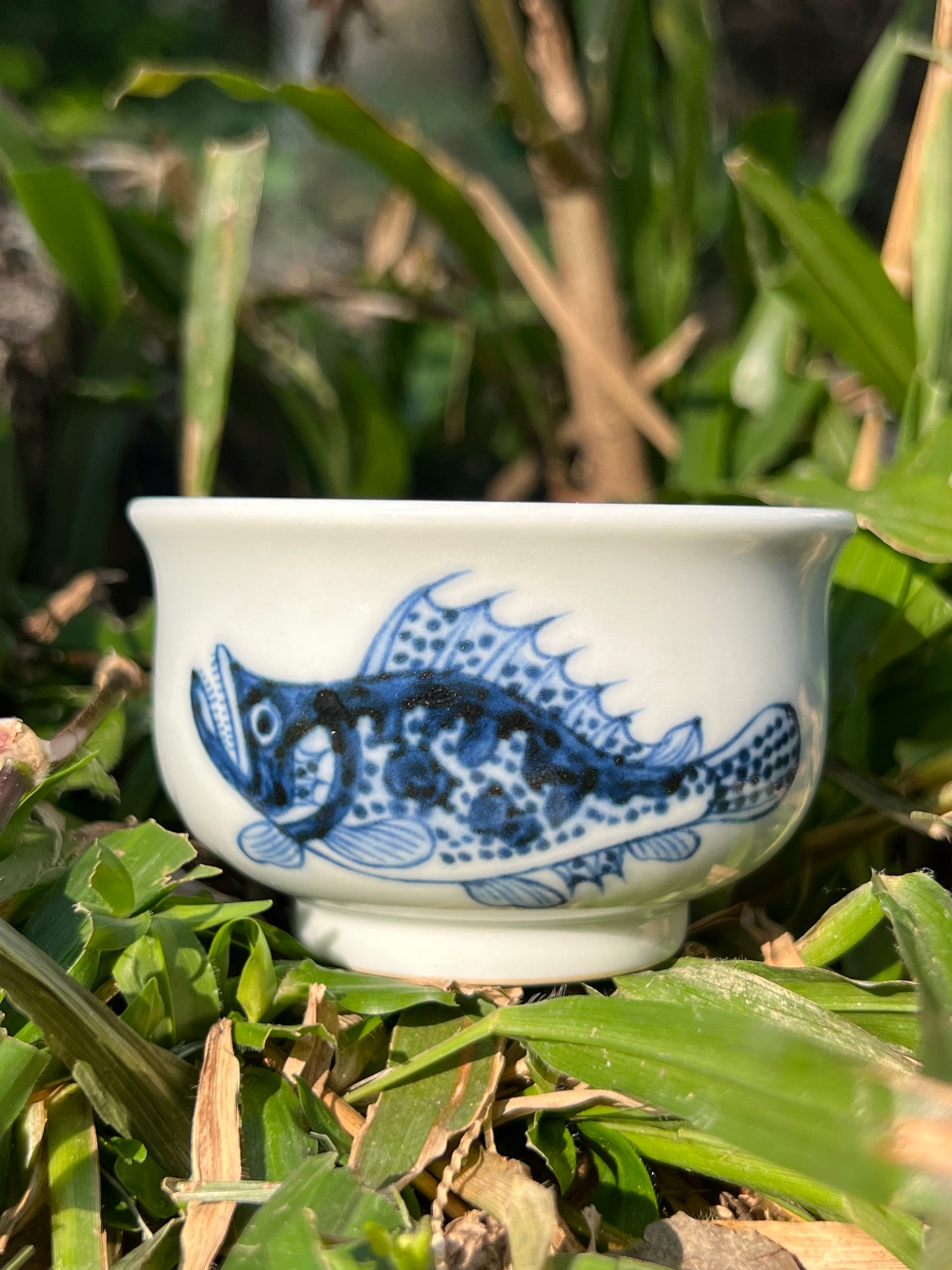 Hand Painted Chinese Blue and White Underglaze Red Porecelain Gaiwan Gui Fish Pattern Teaware Jingdezhen Master Ceramic Artwork