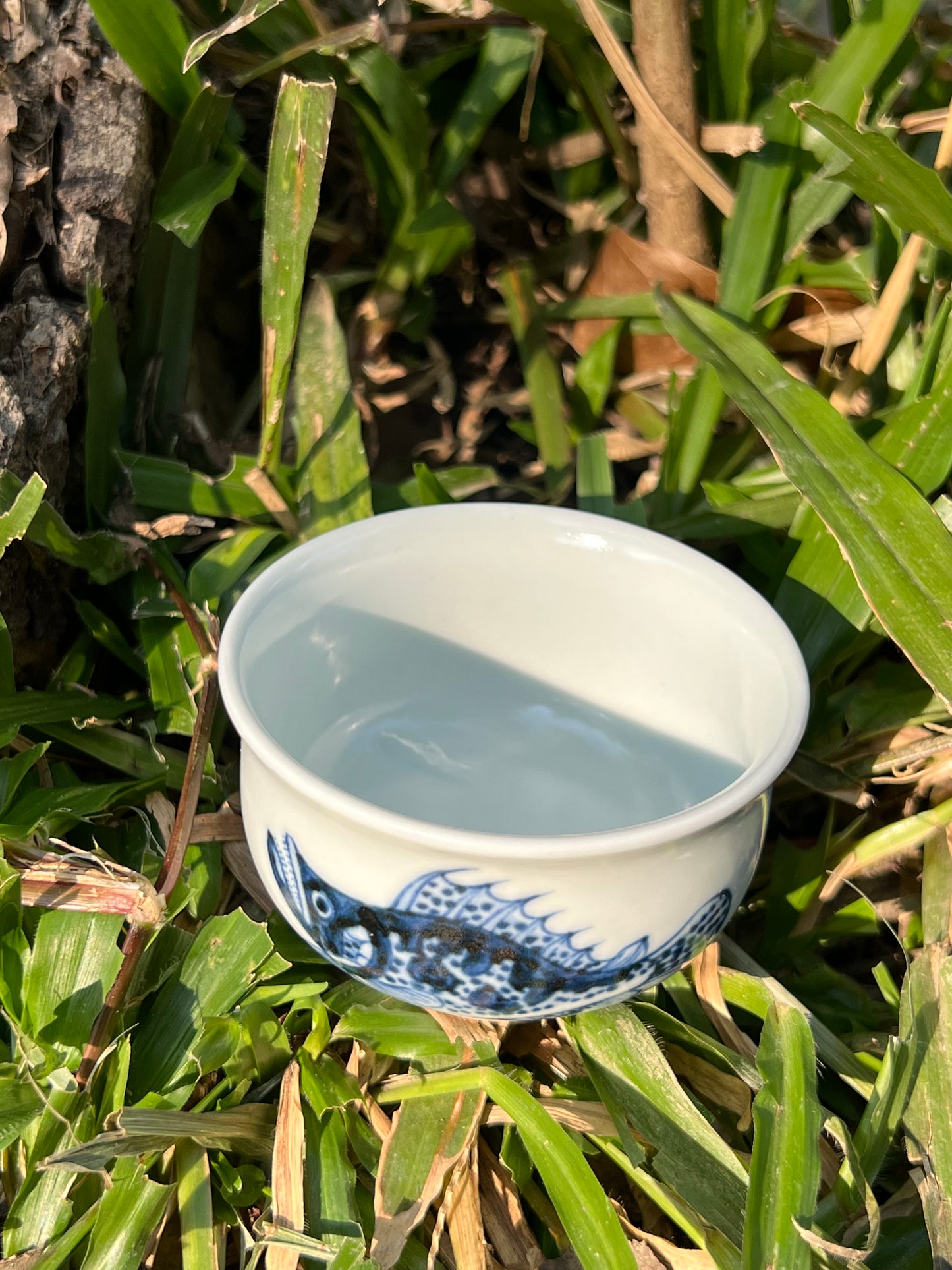 Hand Painted Chinese Blue and White Underglaze Red Porecelain Gaiwan Gui Fish Pattern Teaware Jingdezhen Master Ceramic Artwork