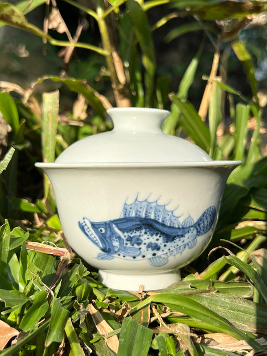 Hand Painted Chinese Blue and White Underglaze Red Porecelain Gaiwan Gui Fish Pattern Teaware Jingdezhen Master Ceramic Artwork