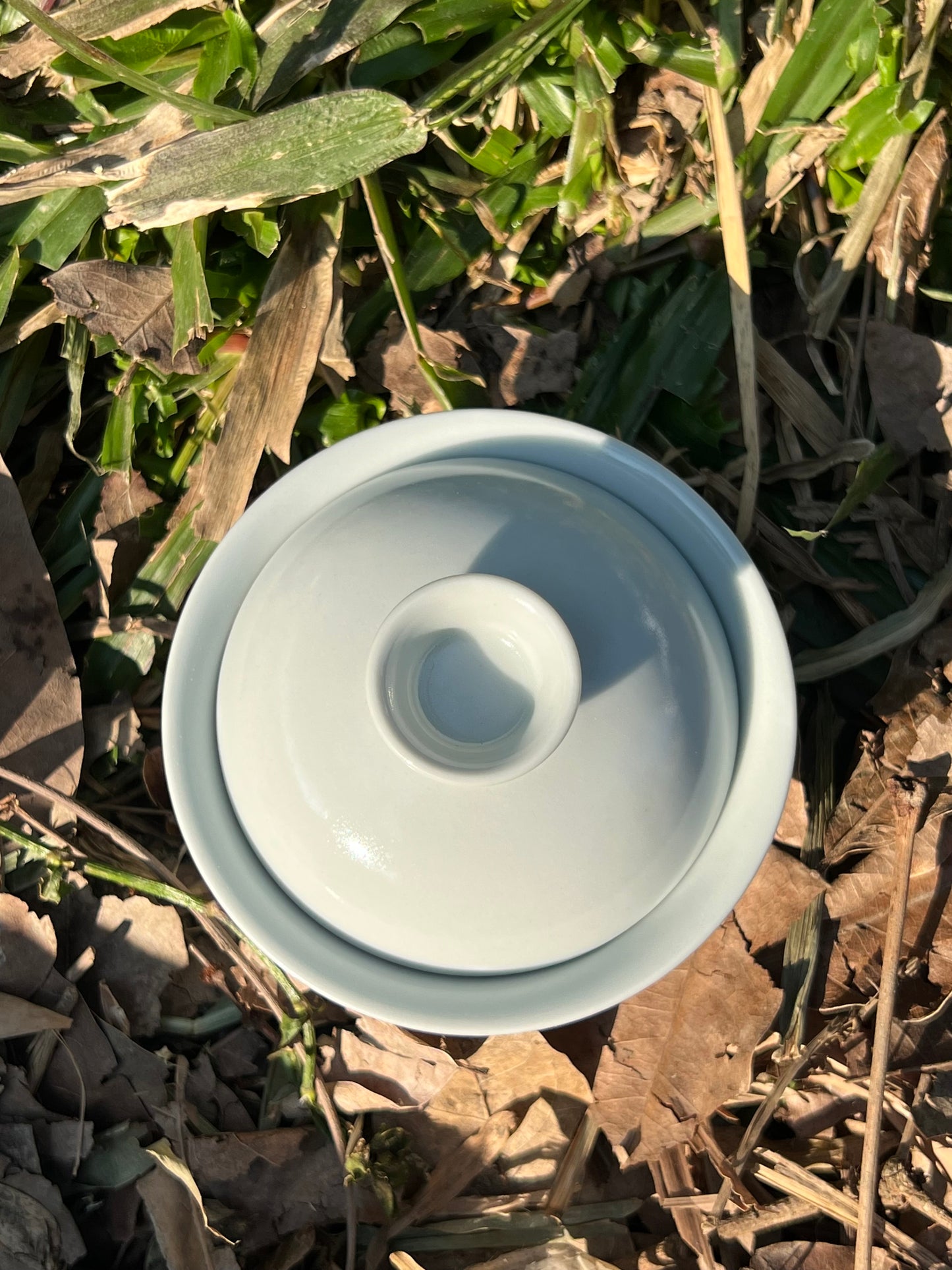 Hand Painted Chinese Blue and White Underglaze Red Porecelain Gaiwan Gui Fish Pattern Teaware Jingdezhen Master Ceramic Artwork