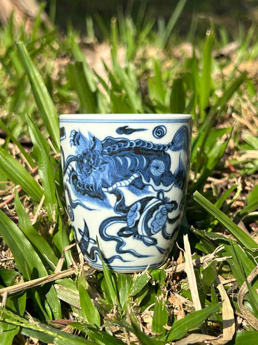 Hand Painted Chinese Blue And White Porcelain Traditional Lion Teacup Jingdezhen Master Ceramic Artwork