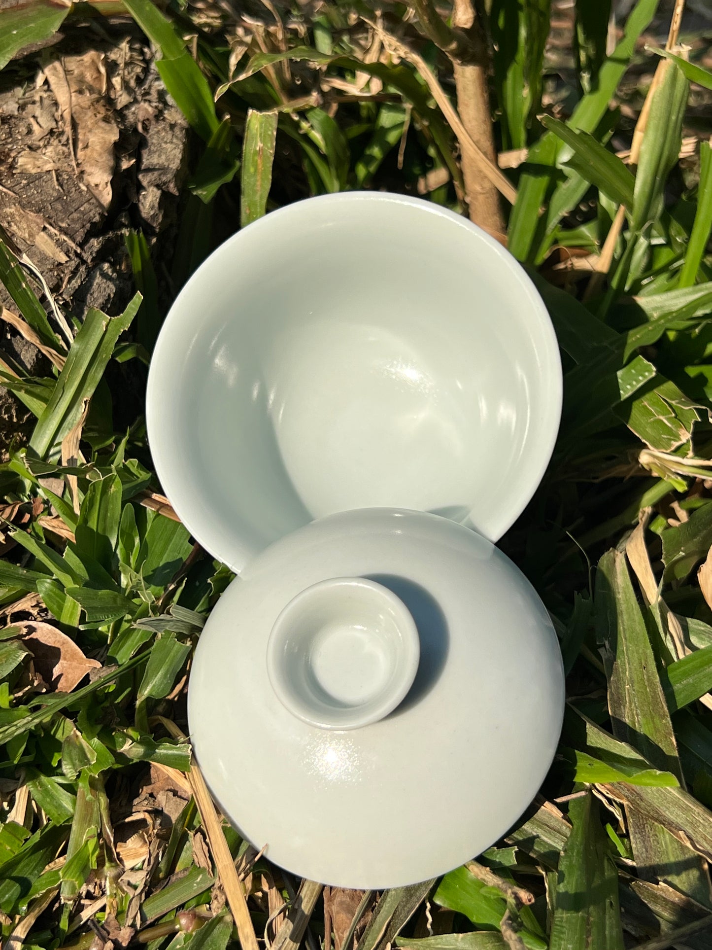 Hand Painted Chinese Blue and White Underglaze Red Porecelain Gaiwan Gui Fish Pattern Teaware Jingdezhen Master Ceramic Artwork