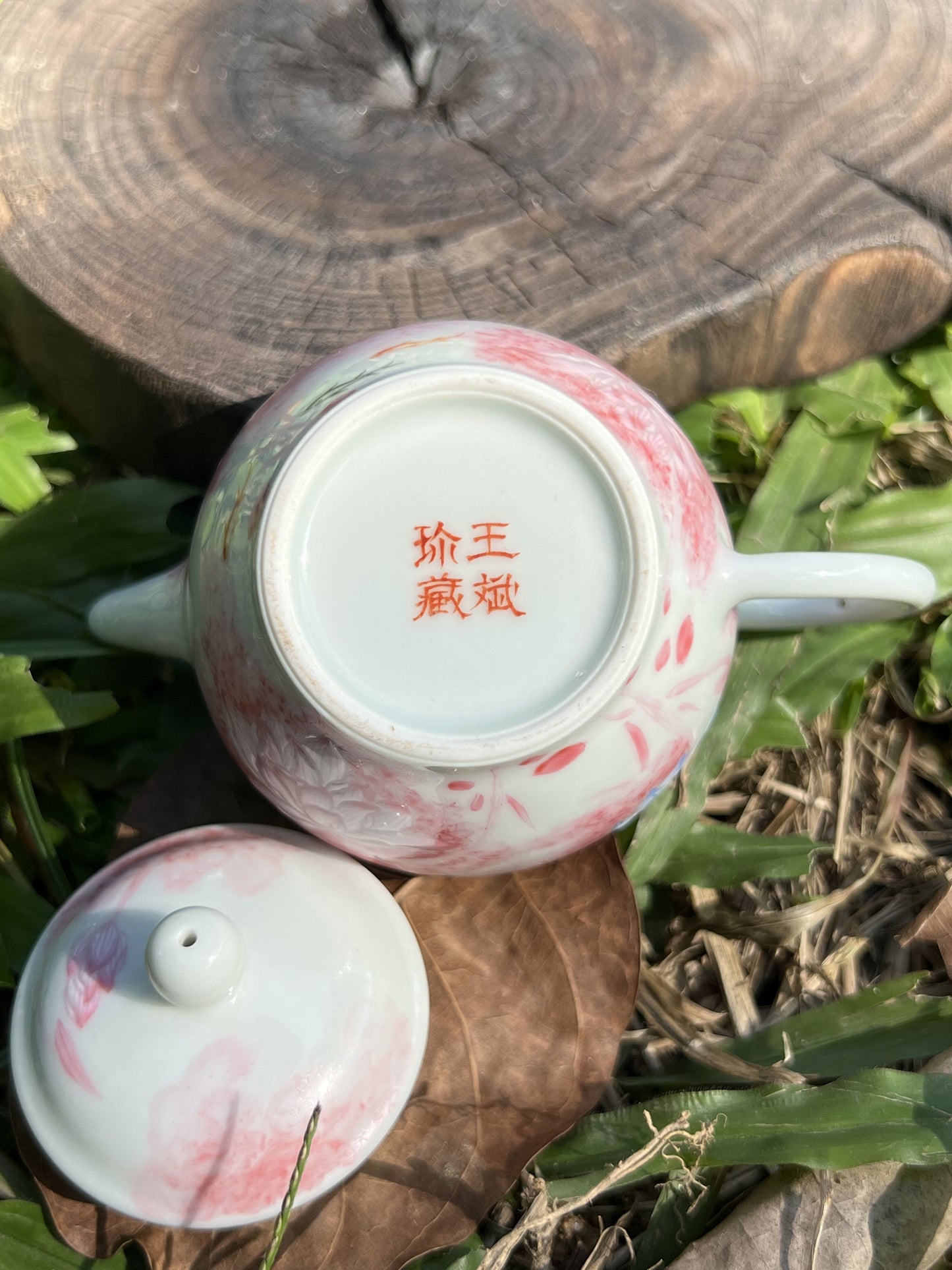 this is Chinese Jingdezhen famille rose teapot.this is a ceramic lotus teapot