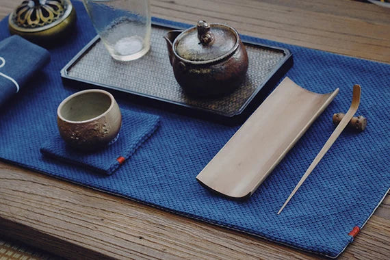 This is a indigo-dyed tea mat table cloth