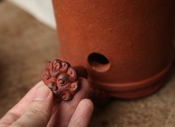 This is an electric charcoal stove. this is a chaozhou clay pottery stove