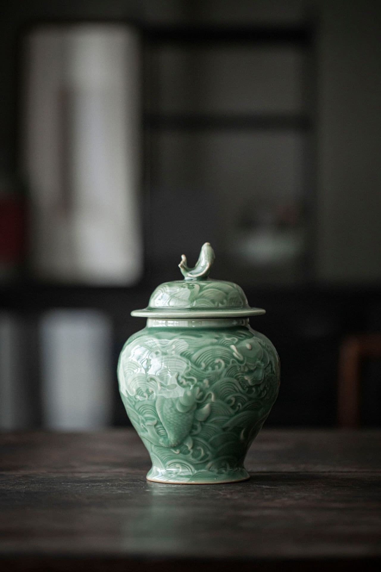 this is a celadon tea jar.this is a green ceramic tea storage canister