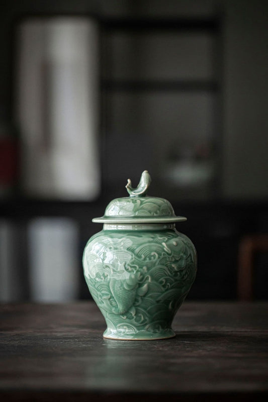 this is a celadon tea jar.this is a green ceramic tea storage canister