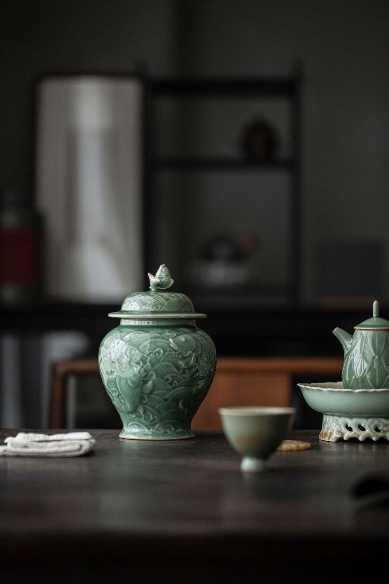 this is a celadon tea jar.this is a green ceramic tea storage canister