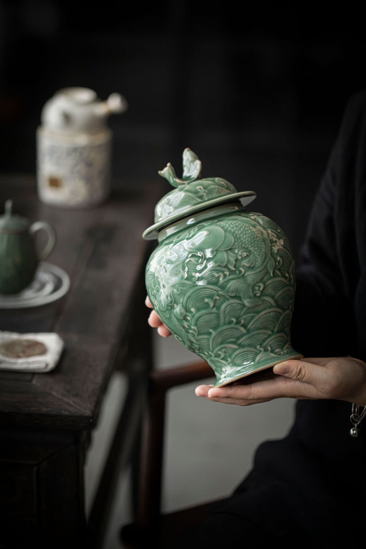 this is a celadon tea jar.this is a green ceramic tea storage canister