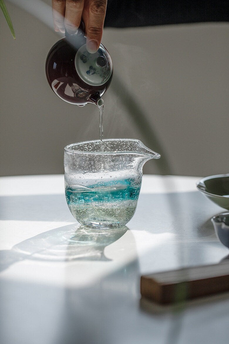 This is a transparent glass faircup gongdaobei