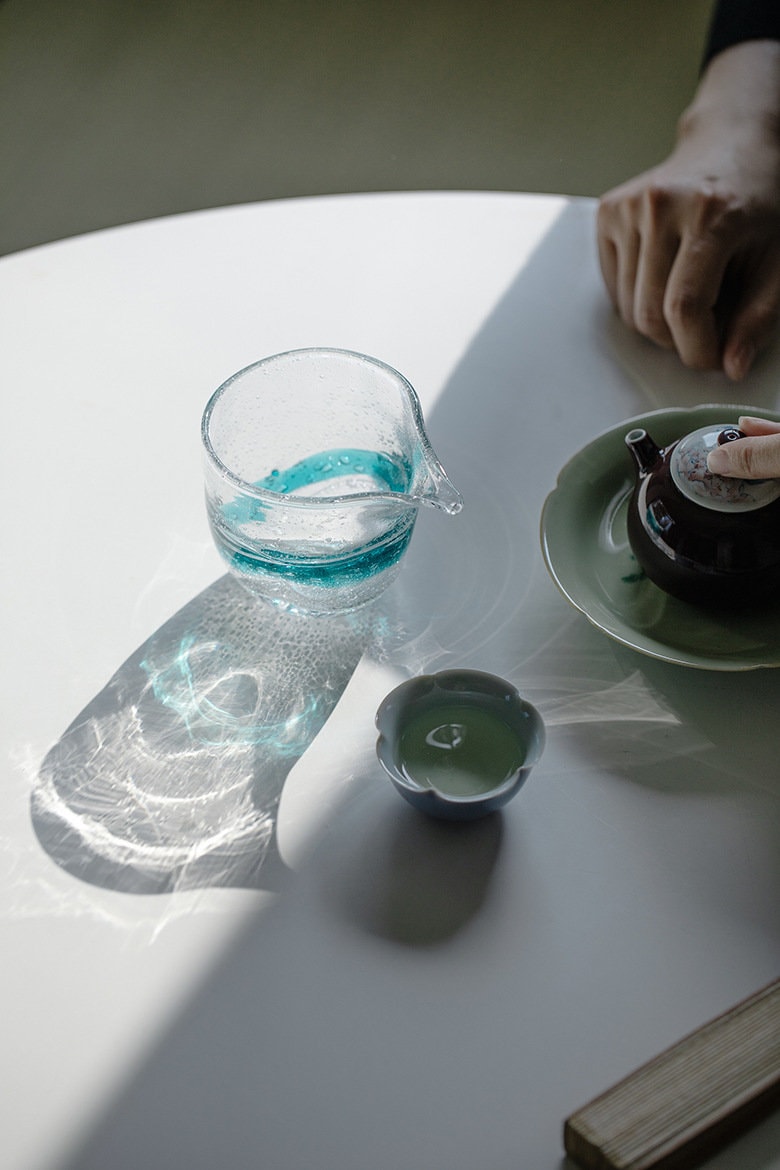 This is a transparent glass faircup gongdaobei