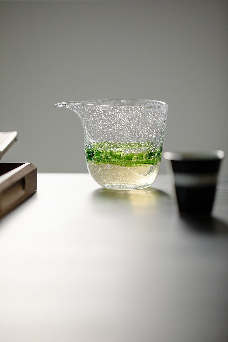 This is a transparent glass faircup gongdaobei