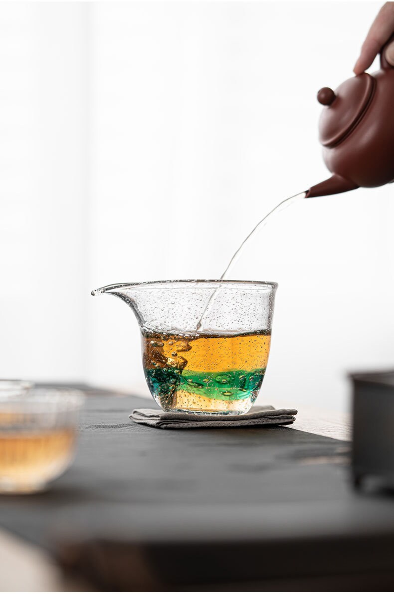 This is a transparent glass faircup gongdaobei