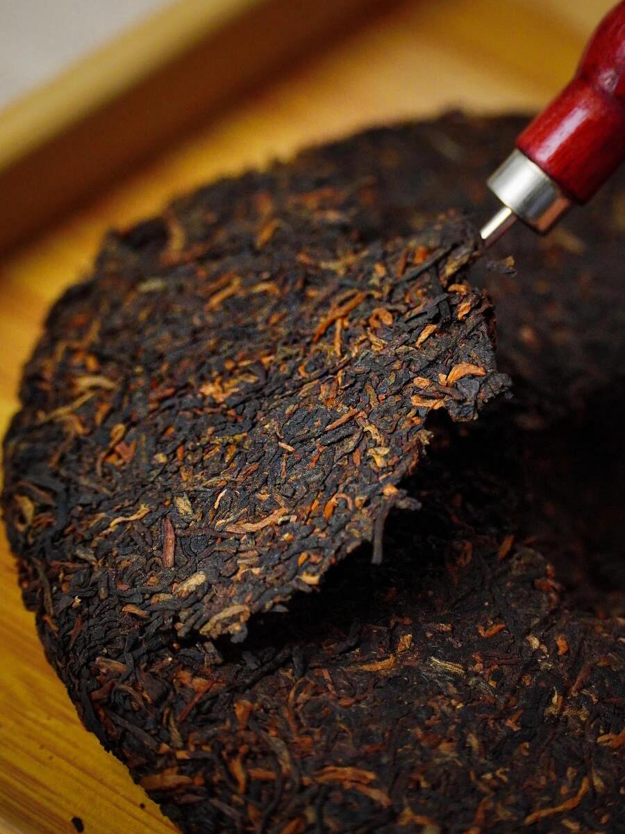 this is Chinese Yunnan ripe pu-erh tea shou cha puer