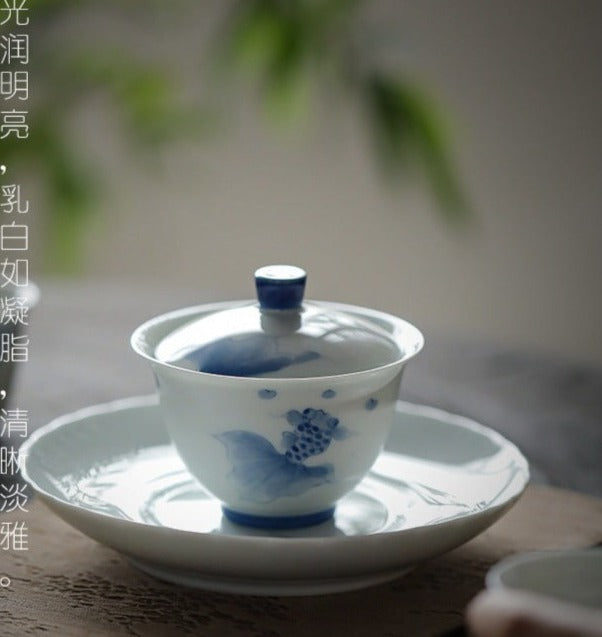 This is a ceramic teapot.this is a ceramic gaiwan