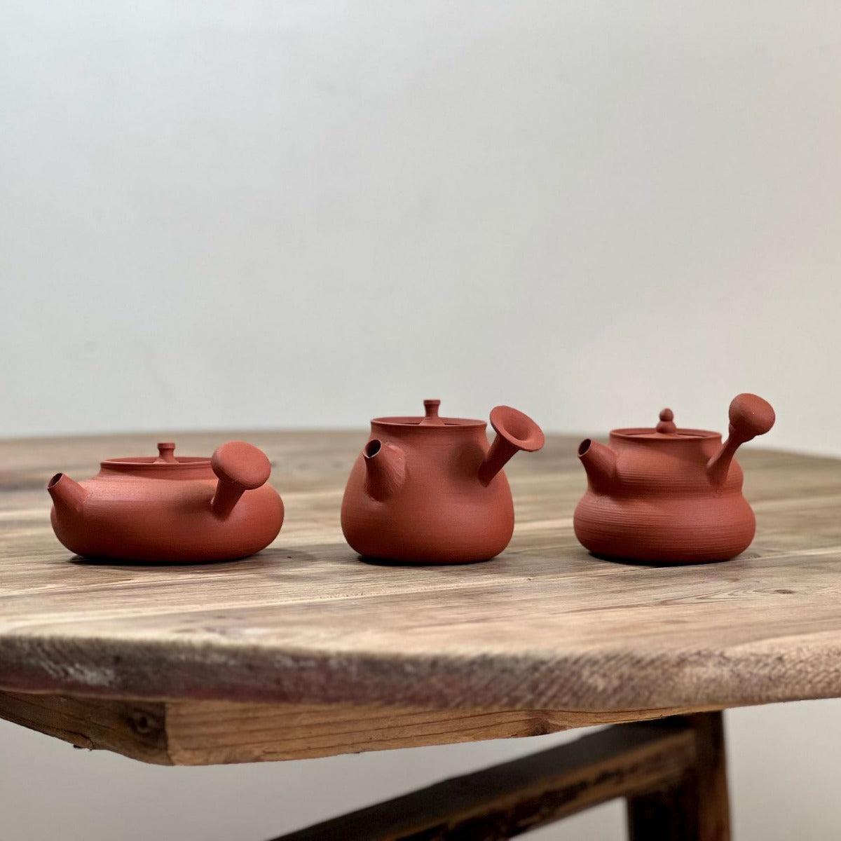 This is a Chaozhou side handle teapot.this is Chaozhou red clay zhuni teapot