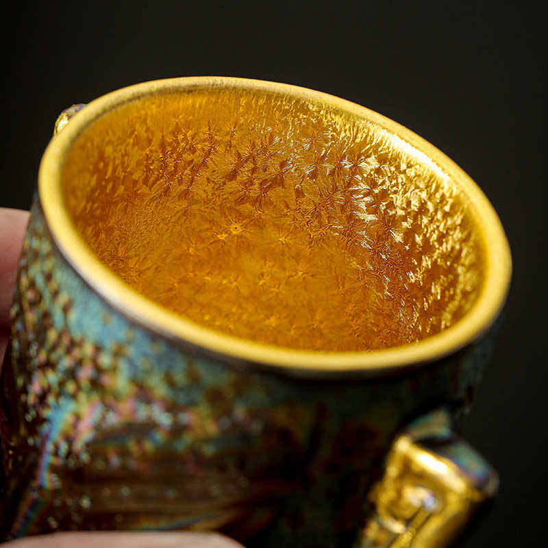 This is a gilded gold Sanxingdui teacup