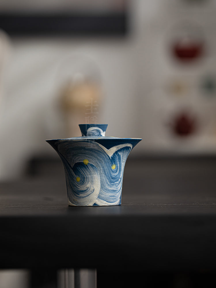 This is a ceramic teapot.this is a ceramic gaiwan