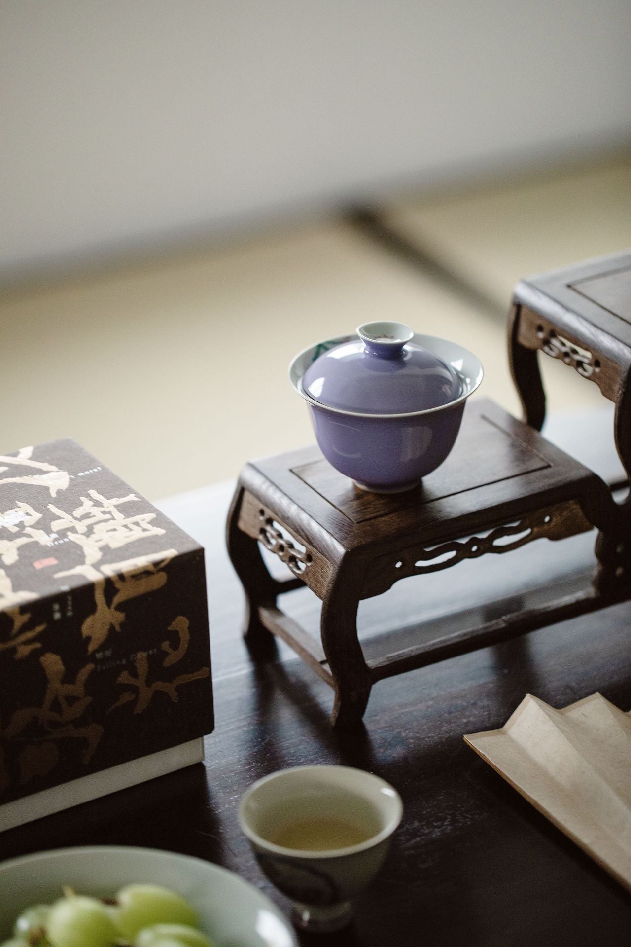 This is a ceramic teapot.this is a ceramic gaiwan