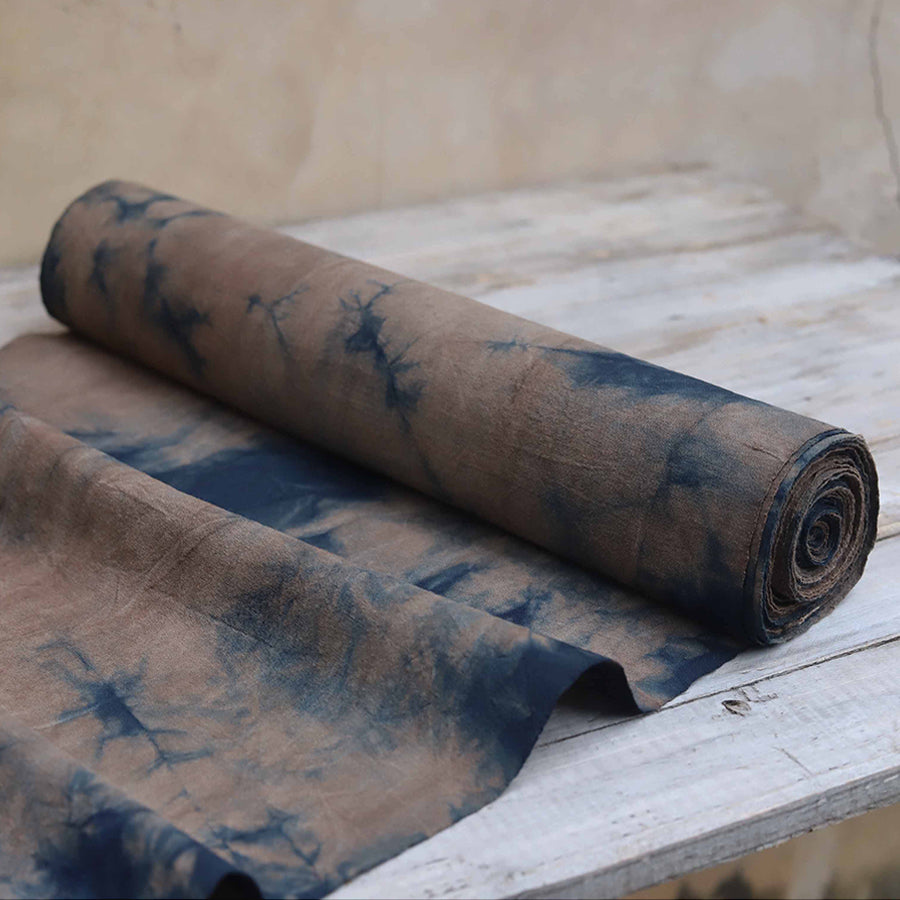 This is a plant-dyed tea mat table cloth