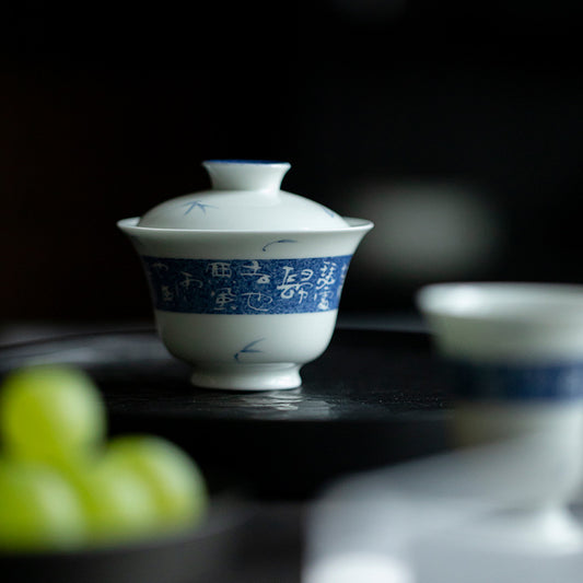 This is a ceramic teapot.this is a ceramic gaiwan