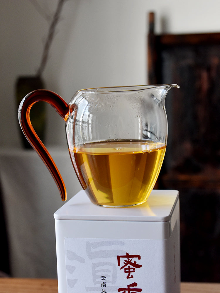 this is Chinese Yunnan Gushu black tea 