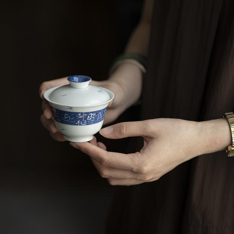 This is a ceramic teapot.this is a ceramic gaiwan