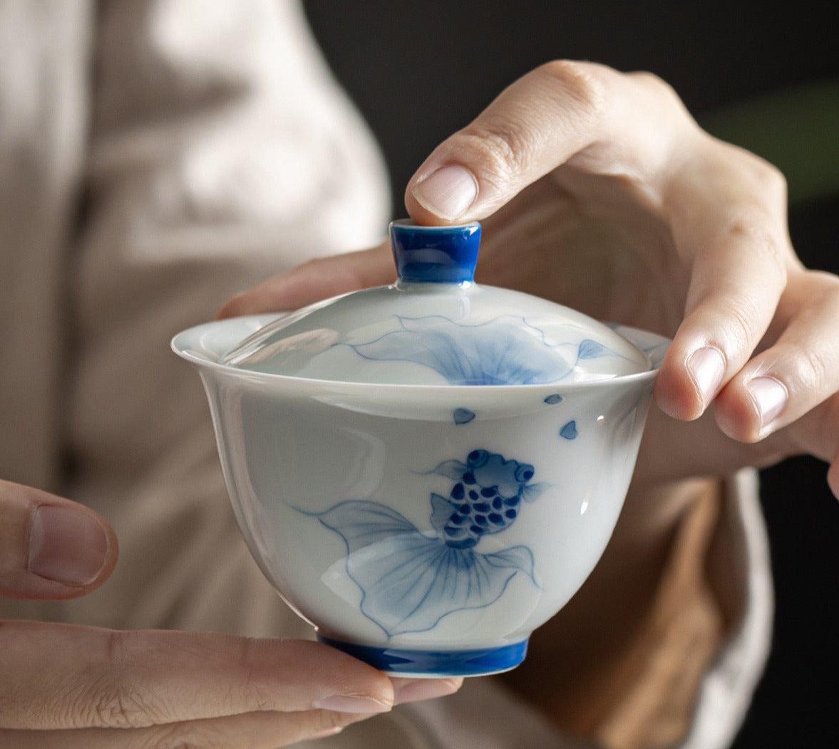 This is a ceramic teapot.this is a ceramic gaiwan