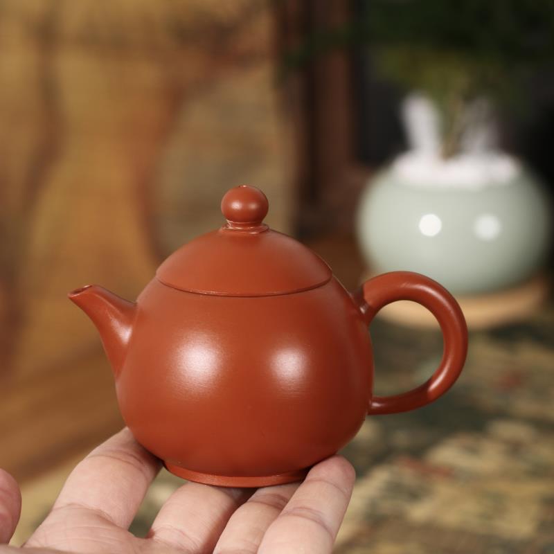 This is a Chaozhou teapot.this is Chaozhou red clay zhuni teapot