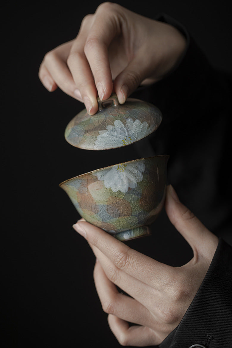 This is a ceramic teapot.this is a ceramic gaiwan