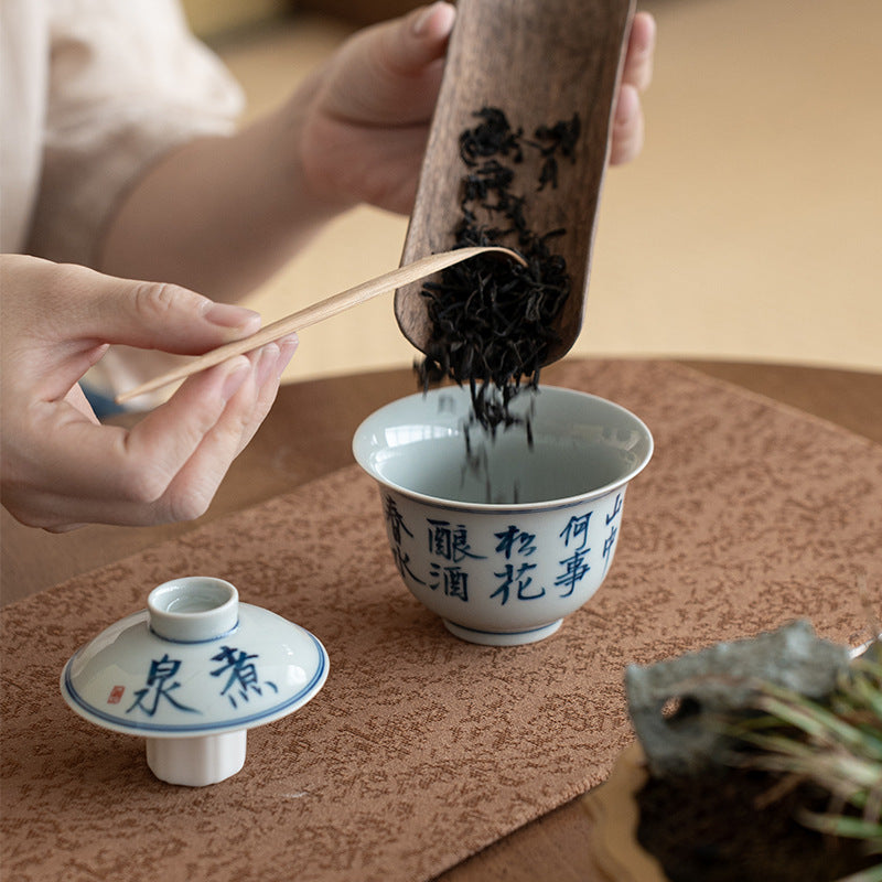 This is a ceramic teapot.this is a ceramic gaiwan