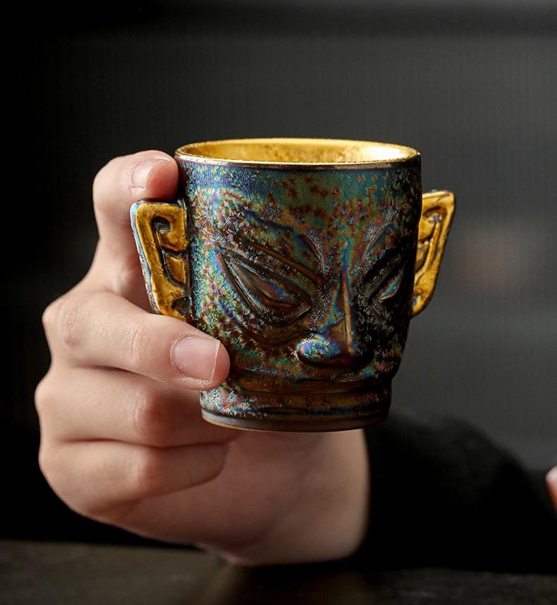 This is a gilded gold Sanxingdui teacup