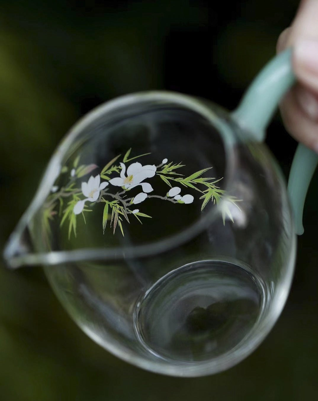 This is a glass faircup gongdaobei