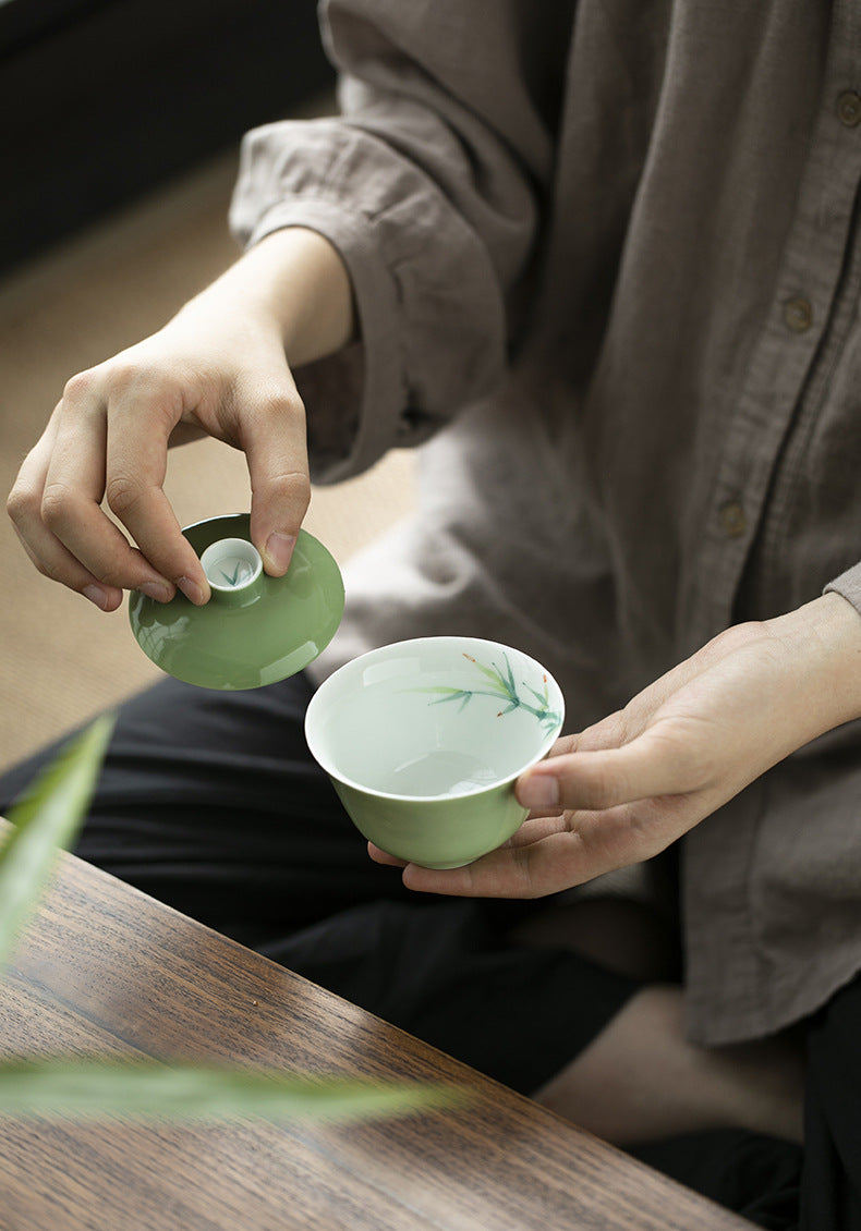 this is a ceramic teapot gaiwan