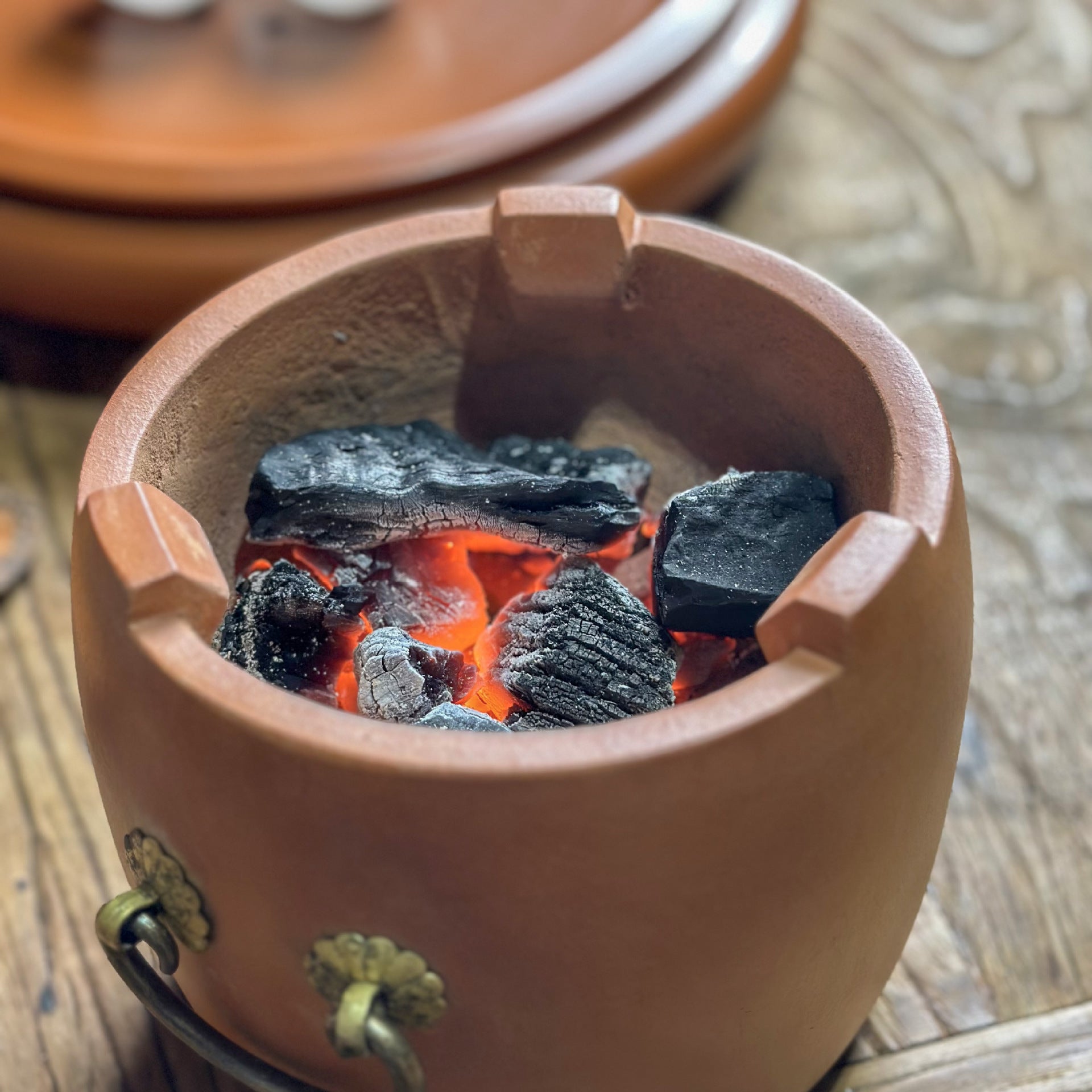 This is a pottery stove. This is a charcoal electric stove