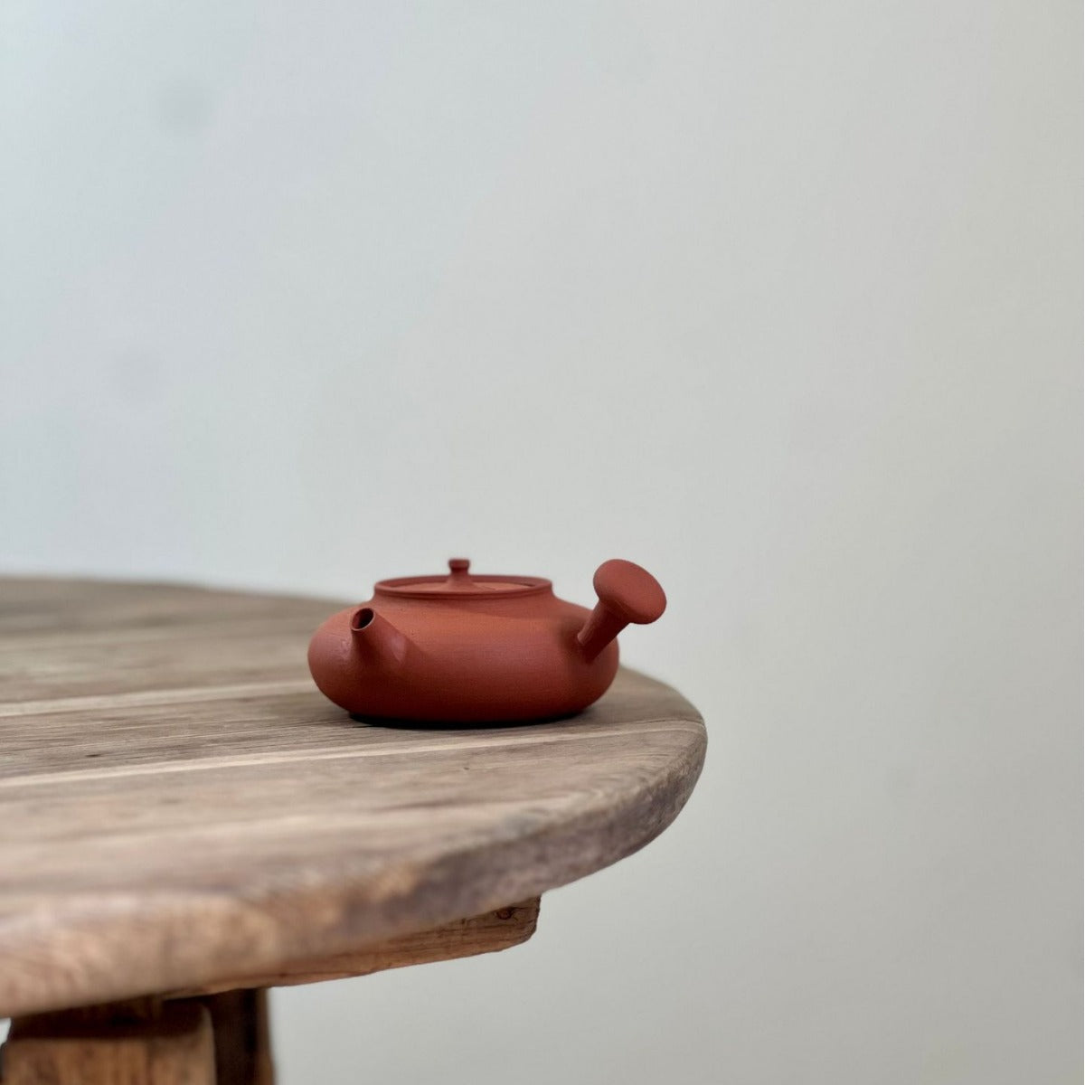 This is a Chaozhou side handle teapot.this is Chaozhou red clay zhuni teapot