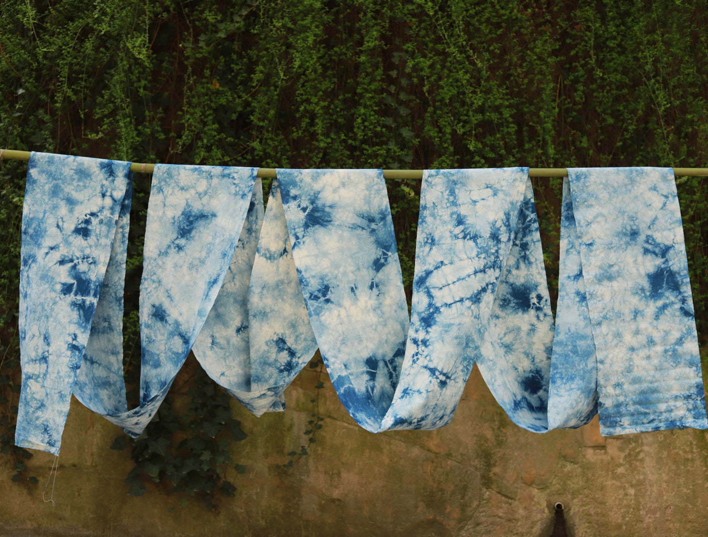 This is a indigo-dyed tea mat table cloth