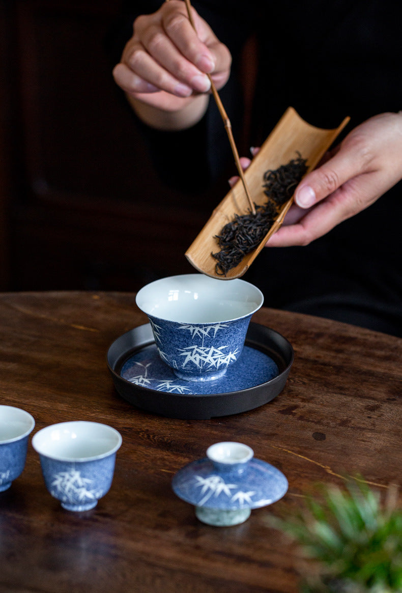 This is a ceramic teapot.this is a ceramic gaiwan