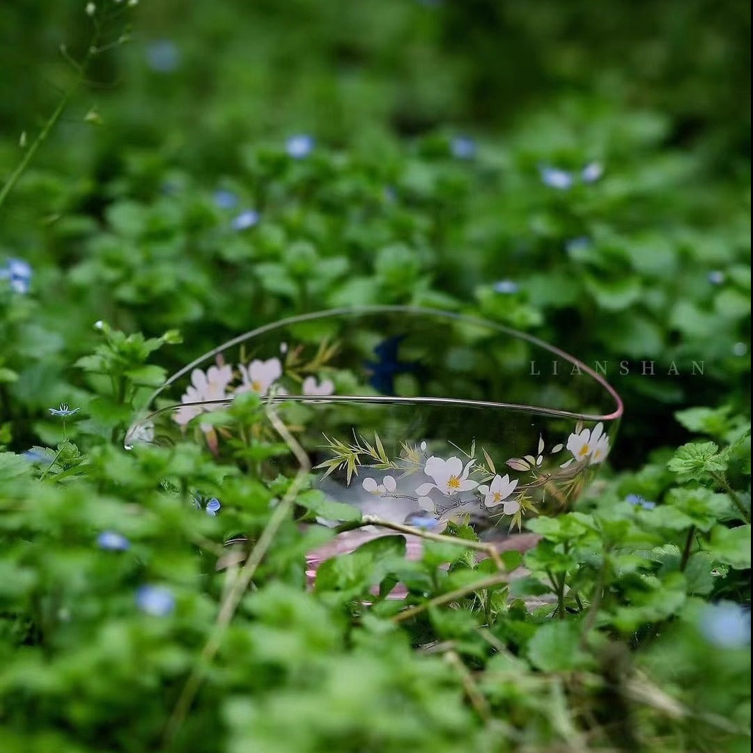 This is a transparent glass faircup gongdaobei