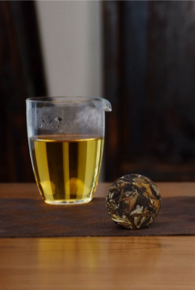 this is Chinese Yunnan Gushu white tea