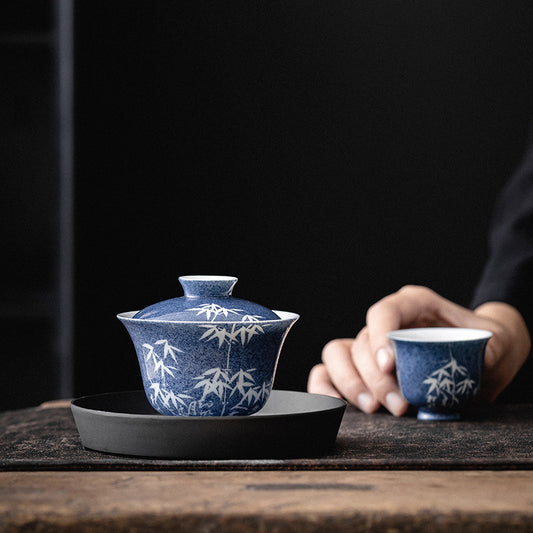 This is a ceramic teapot.this is a ceramic gaiwan