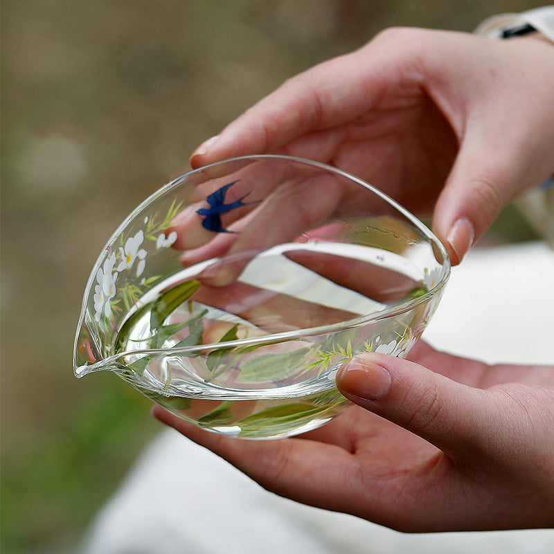 This is a transparent glass faircup gongdaobei