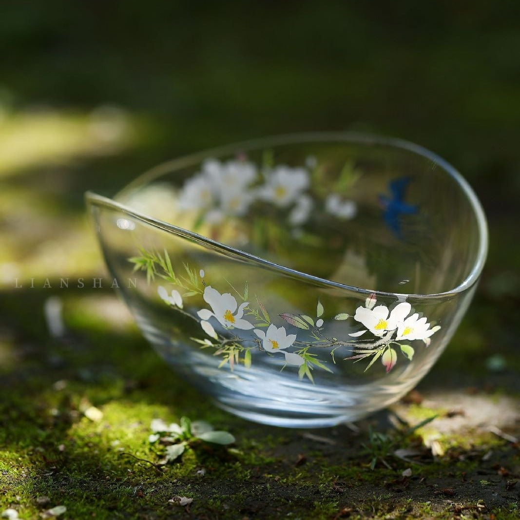 This is a transparent glass faircup gongdaobei